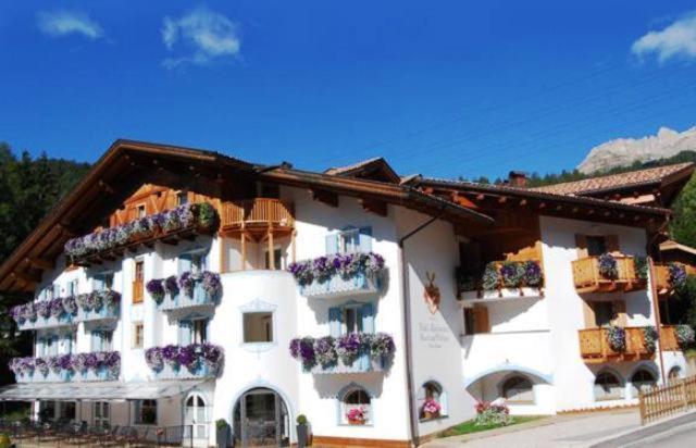Hotel Madonnina Resort And Wellness Soraga Bagian luar foto