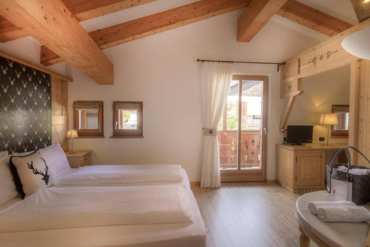 Hotel Madonnina Resort And Wellness Soraga Bagian luar foto