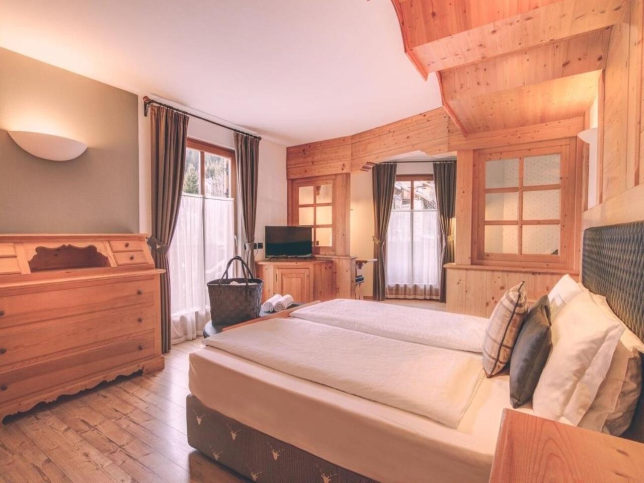 Hotel Madonnina Resort And Wellness Soraga Bagian luar foto