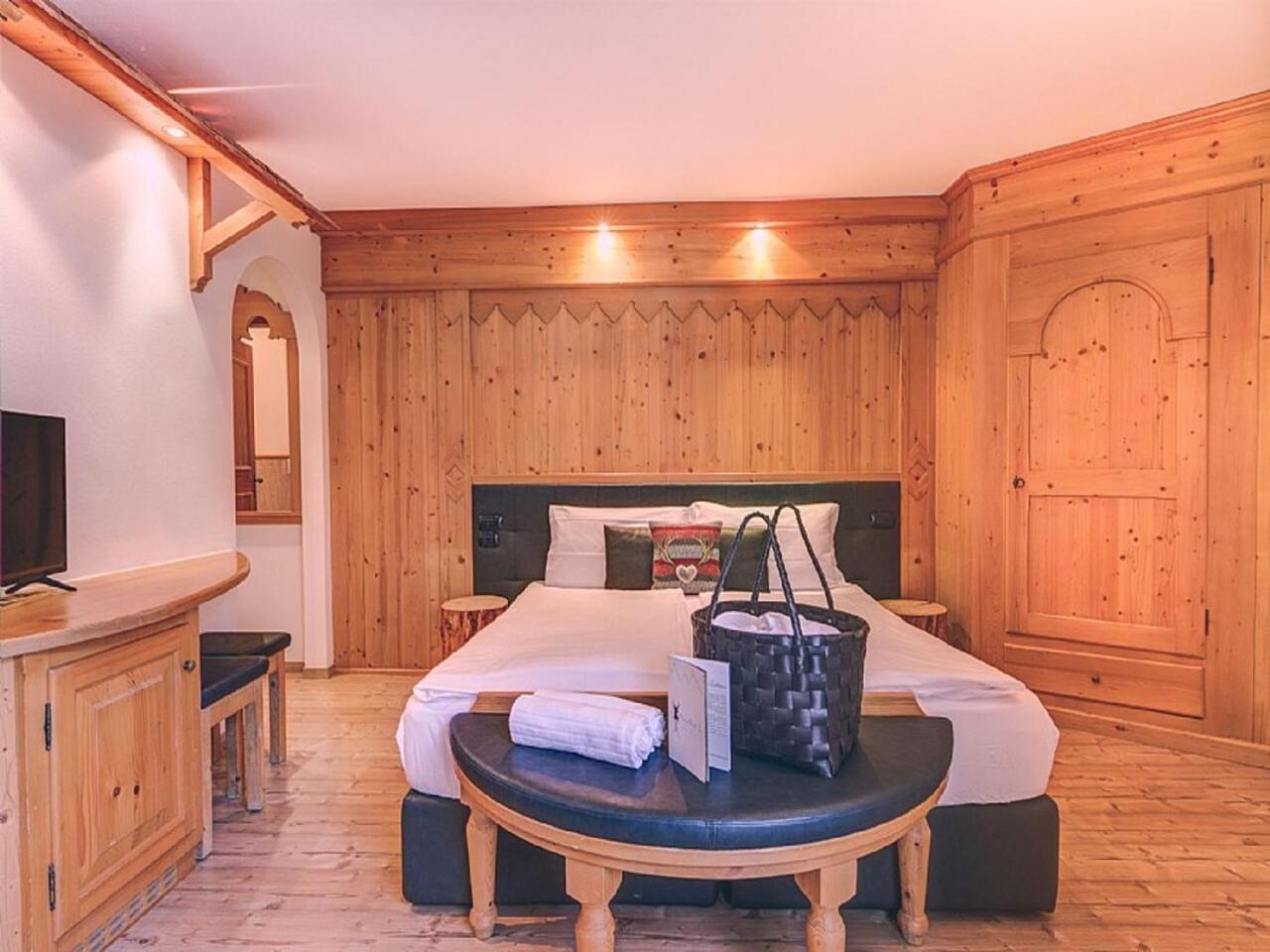 Hotel Madonnina Resort And Wellness Soraga Bagian luar foto