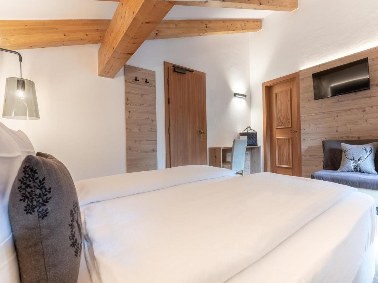 Hotel Madonnina Resort And Wellness Soraga Bagian luar foto