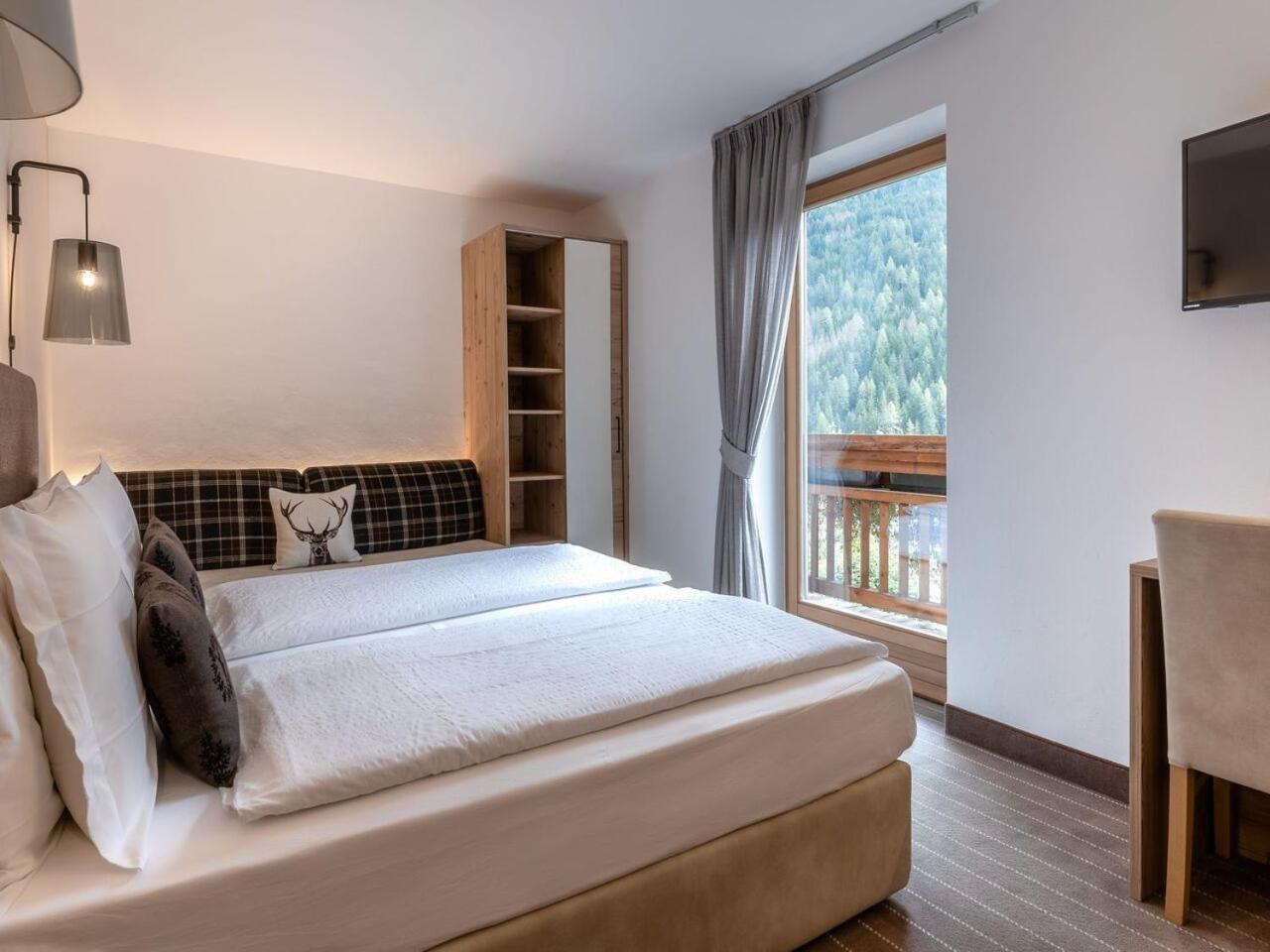 Hotel Madonnina Resort And Wellness Soraga Bagian luar foto
