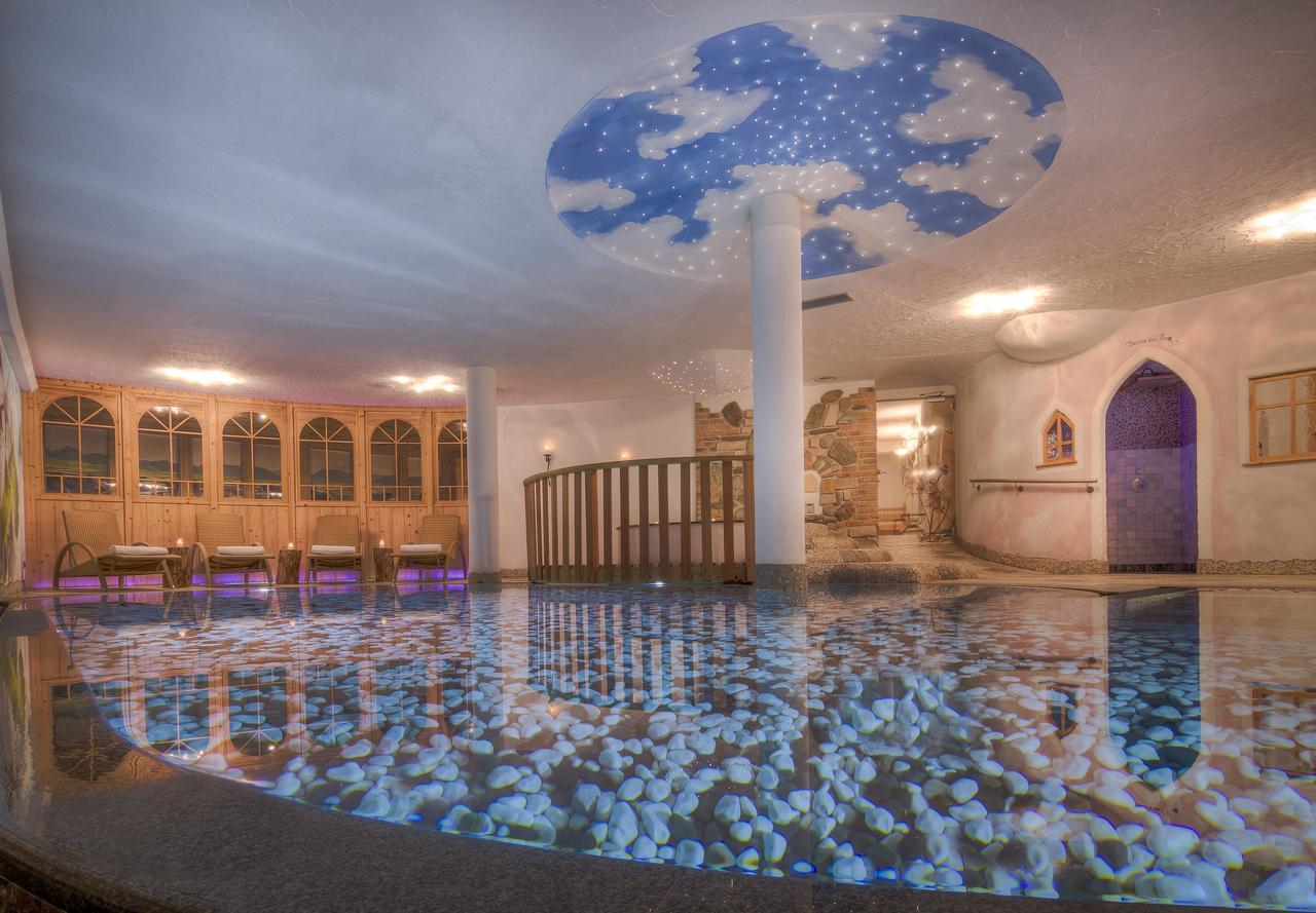 Hotel Madonnina Resort And Wellness Soraga Bagian luar foto