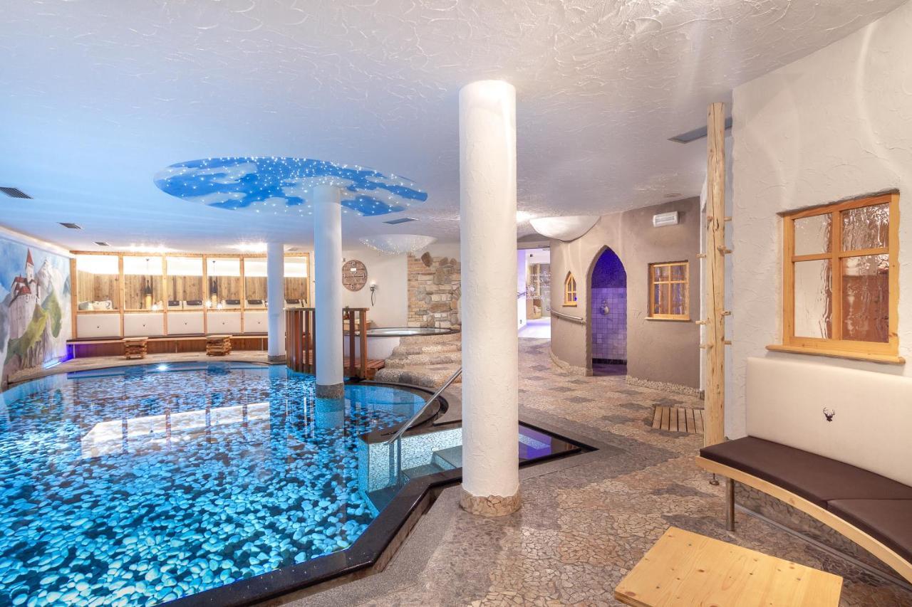 Hotel Madonnina Resort And Wellness Soraga Bagian luar foto